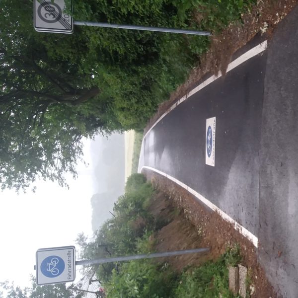 Die Einfahrt zur Fahrradstraße an der Schnatstraße. Hier soll der neue Radweg durch Eppendorf beginnen.